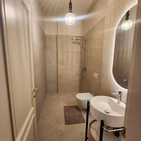 Mimi Altana Luxury